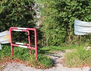 26 Sceso breve tratto di stadetta entro nella rete di sentieri-mulattiere del 'Percorso Vita'